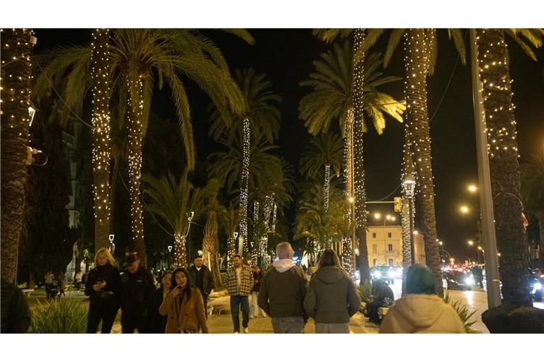Palma hat die Weihnachtsbeleuchtung angeschaltet.
