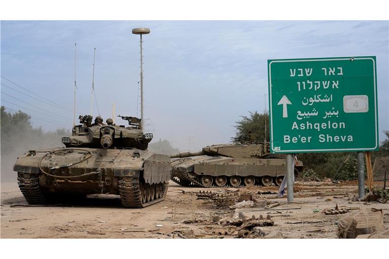 Panzer der israelischen Armee in der Nähe der Grenze zum Gazastreifen.