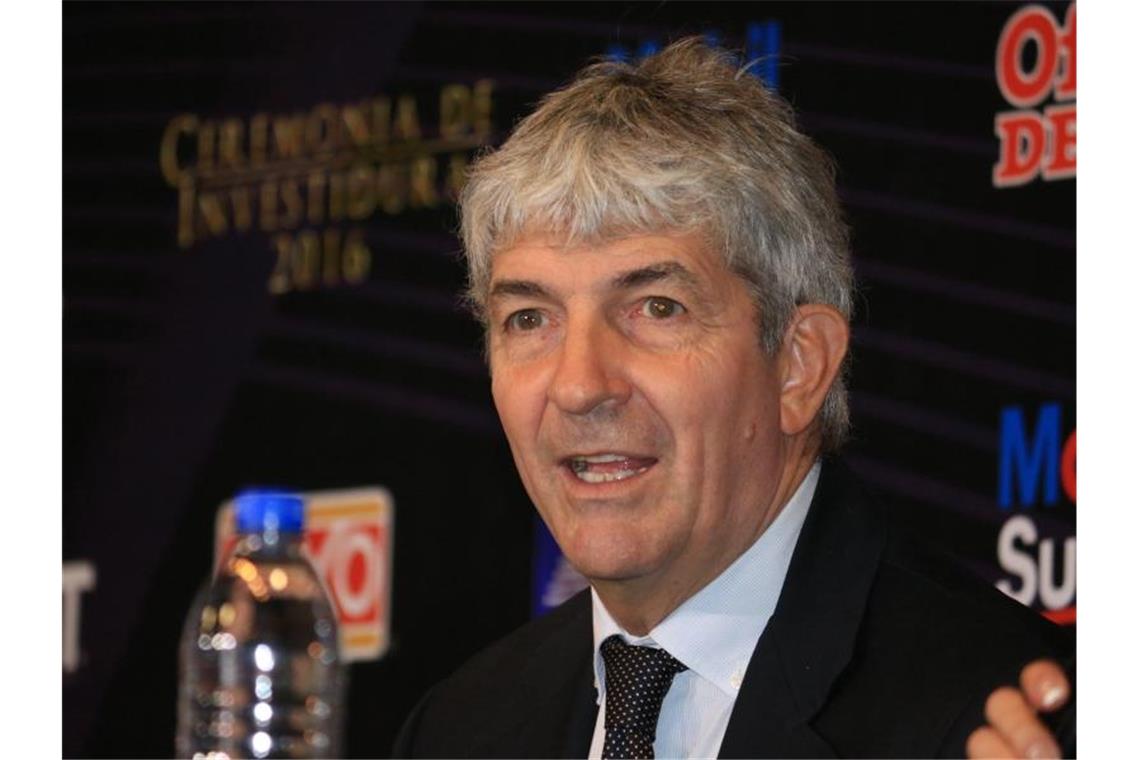 Addio Paolo Rossi: Italien trauert um Fußball-Idol Paolo Rossi spricht 2016 auf einer Pressekonferenz. Der ehemalige Fußball-Weltmeister ist im Alter von 64 Jahren gestorben. Foto: David Martinez Pelcastre/EFE/dpa