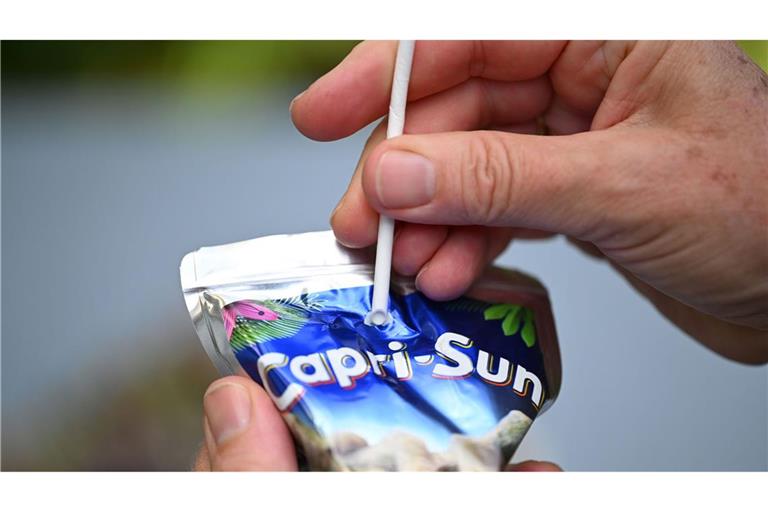Papier oder doch wieder Plastik? Der Hersteller von Capri-Sun möchte das Röhrchen aus Plastik zurückholen.