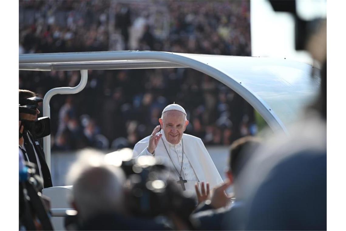Papst Franziskus fordert Dialogbereitschaft Papst Franziskus besucht am letzten Tag seiner Slowakei-Reise die westslowakische Stadt Sastin-Straze. Foto: Johannes Neudecker/dpa