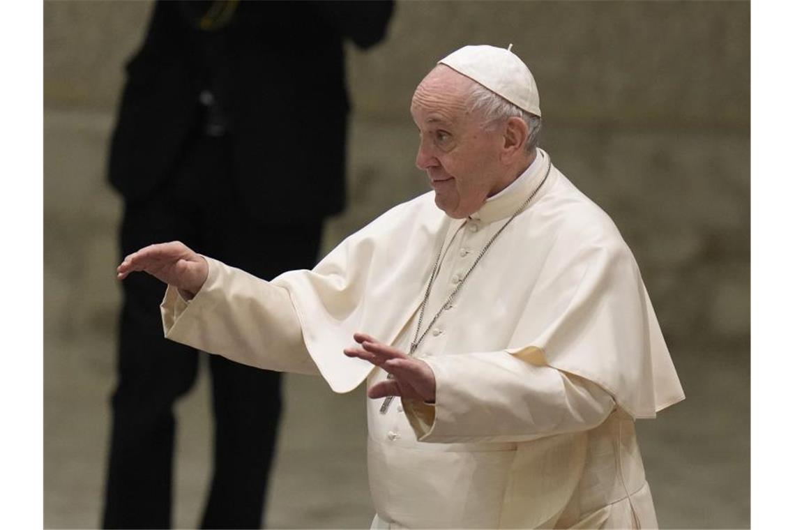 Papst spendet Segen: Nicht wegsehen bei Konflikten Papst Franziskus denkt an Weihnachten nach eigenen Worten an Kinder, die das Fest im Krankenhaus verbringen müssen. Foto: Alessandra Tarantino/AP/dpa