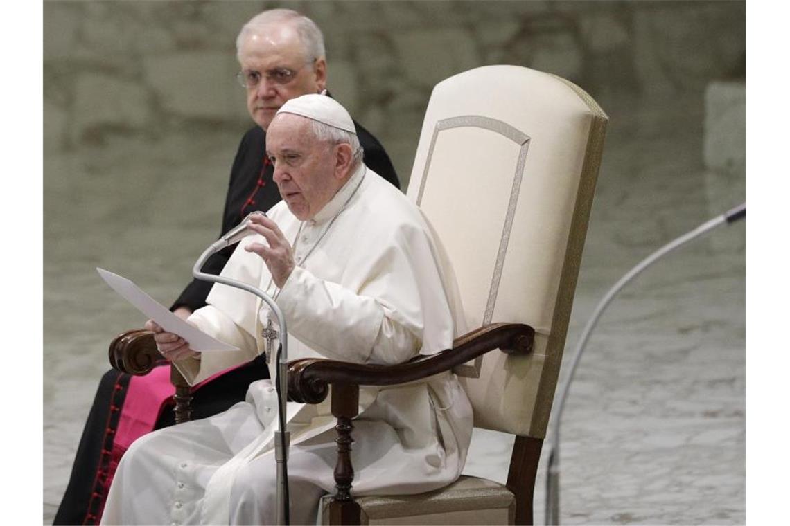 Papst Franziskus hat die französische Theologin Nathalie Becquart in das Amt am Synoden-Sekretariat befördert. Foto: Gregorio Borgia/AP/dpa