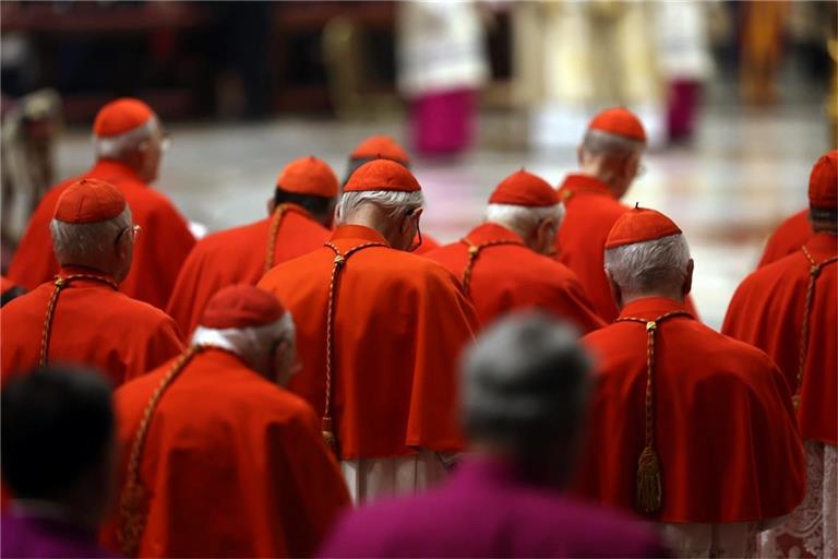 Papst Franziskus ist tot: Wann wird sein Nachfolger gewählt? Alle Infos zu Trauerzeit, Konklave & Ablauf der Papstwahl im Vatikan.