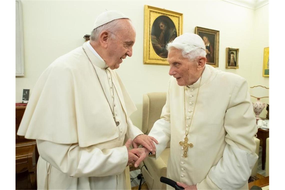 Ex-Papst Benedikt irritiert mit Zölibat-Plädoyer
