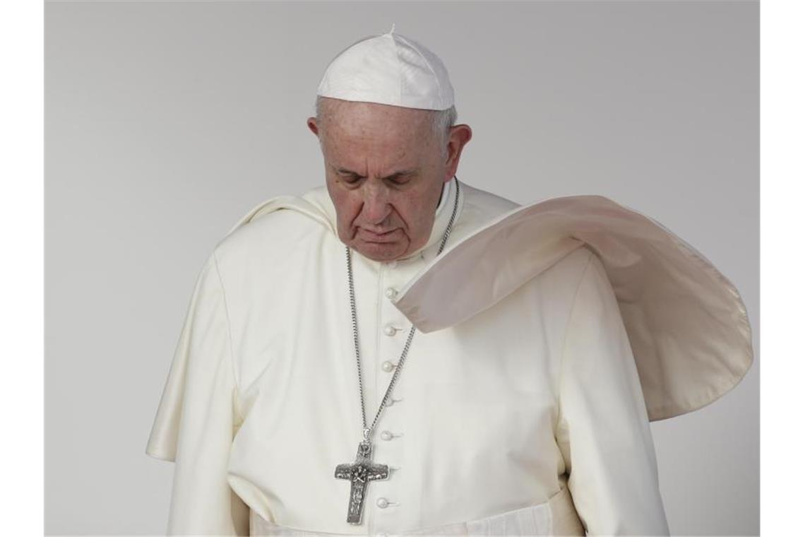Papst hält Ansprache beim Weltjugendtag Papst Franziskus nach seiner Ankunft am Flughafen Tocumen während einer Begrüßungszeremonie. Foto: Arnulfo Franco/AP