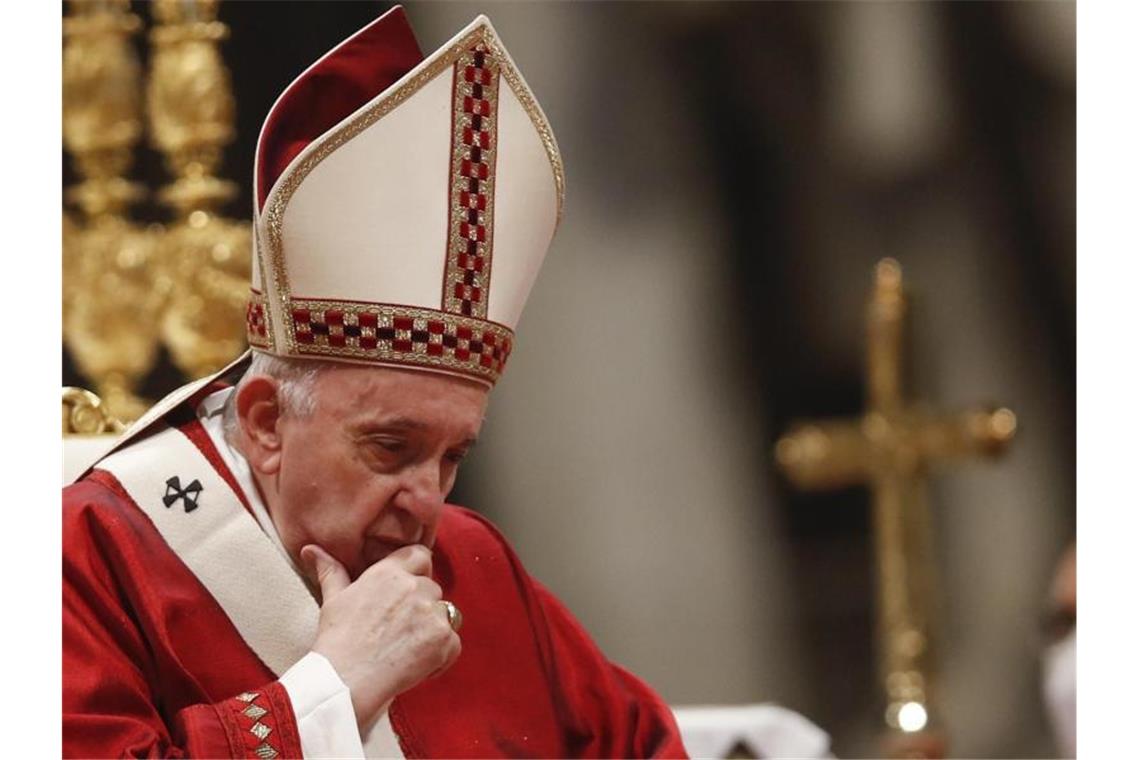 Papst Franziskus schrieb an Kardinal Marx: „Ich stimme Dir zu, dass wir es mit einer Katastrophe zu tun haben.“. Foto: Alessandra Tarantino/AP/dpa