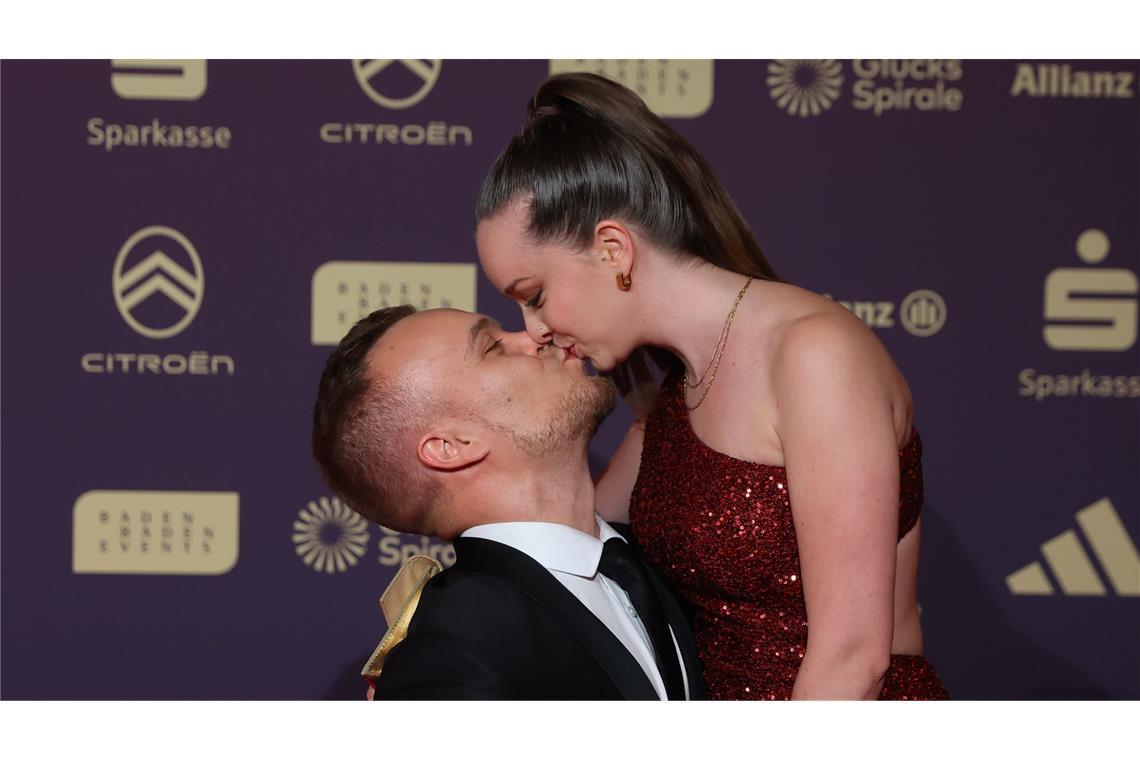 Paralympics-Sieger Nikko Kappel mit seiner Freundin Leonie Bächtold.