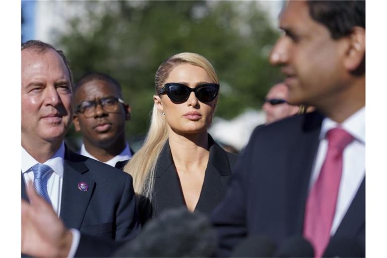 Paris Hilton unterstützt die Gesetzgebung zur Einführung eines Gesetzes über die Rechte von Kindern, die in Heimen untergebracht sind. Foto: J. Scott Applewhite/AP/dpa