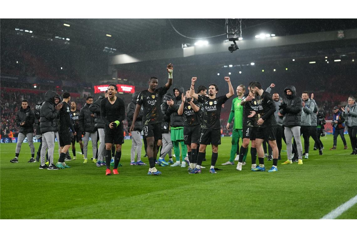 Paris Saint-Germain-Spieler feiern ihren Sieg.