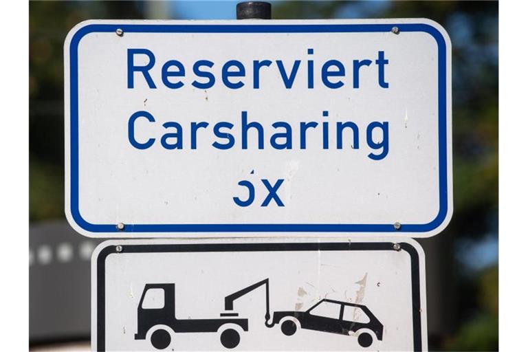 Parkplätze für Autos von Carsharing-Anbietern in Leipzig. Foto: Hendrik Schmidt/dpa-Zentralbild/dpa
