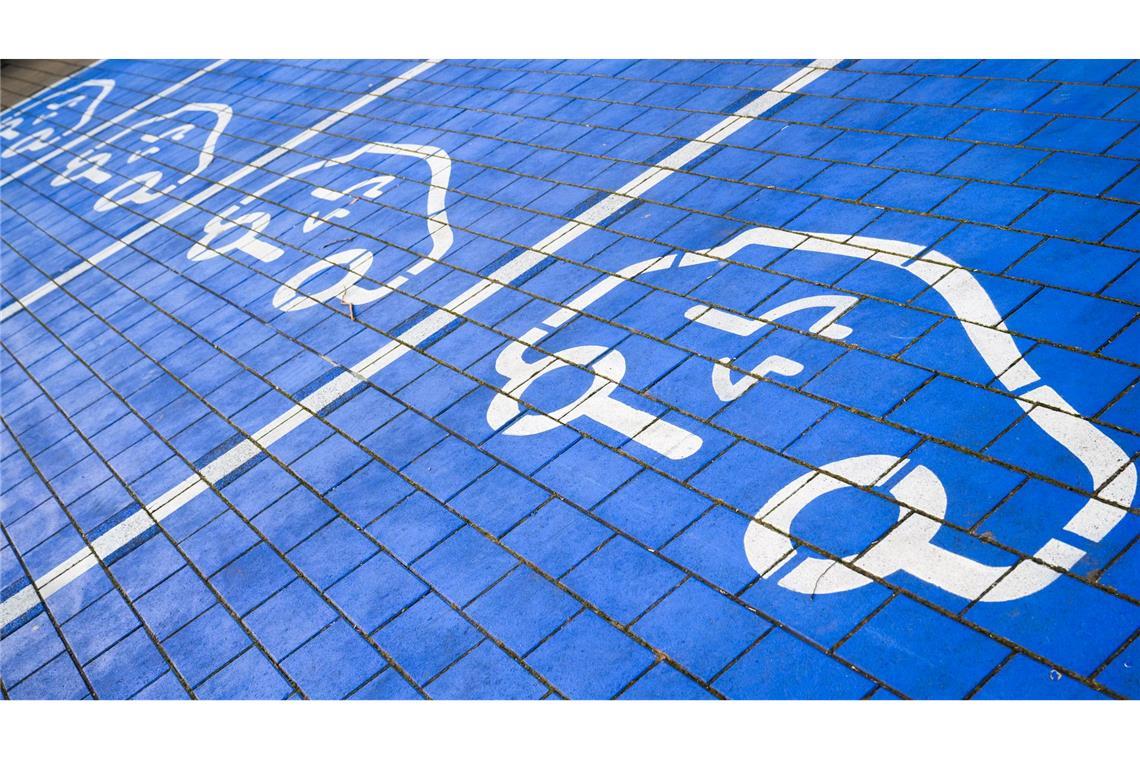 Globaler E-Automarkt wächst langsamer - China weit vorn