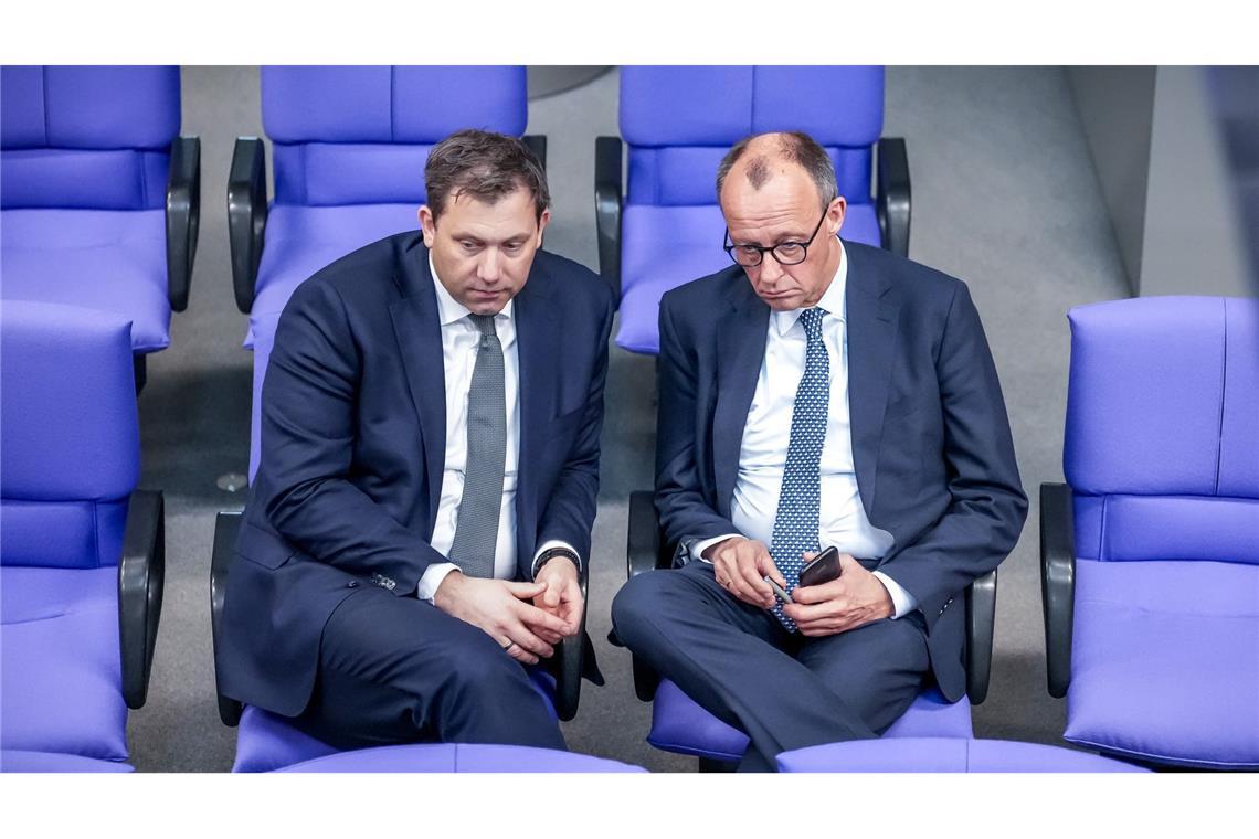 Parteichefs Klingbeil und Merz: In den Koalitionsverhandlungen gibt es gerade beim Thema Finanzen noch viele ungeklärte Punkte.