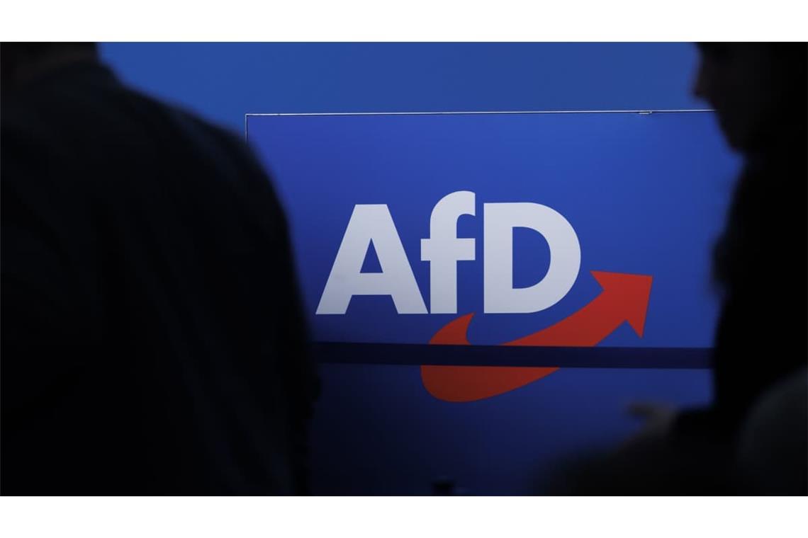 Parteilogo der AfD auf einer Parteiveranstaltung in Magedeburg, Sachsen-Anhalt.