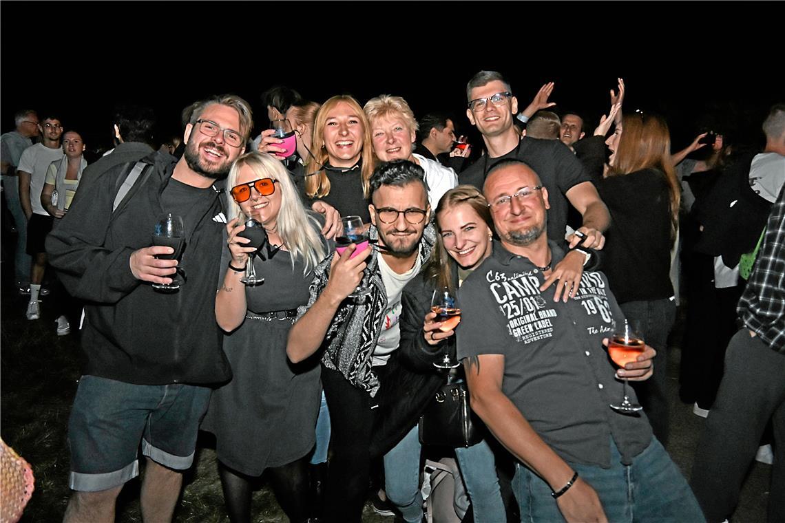Partystimmung im Weinberg. Kelter. Wein. Berg. Wandern und Geniessen rund um die...