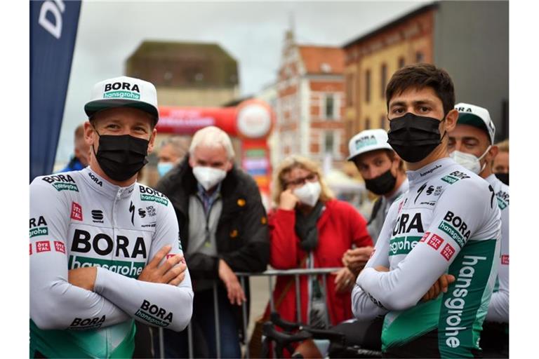 Pascal Ackermann (l) und Emanuel Buchmann vom Team Bora-Hansgrohe. Foto: Bernd Thissen/dpa