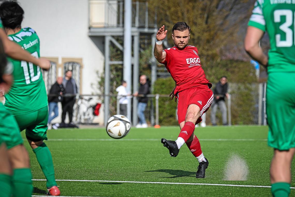 Pascal Sirokas trifft in der Schlussphase zweimal für den Großen Alexander und hat großen Anteil am Sieg gegen den FCV. Foto: Alexander Becher
