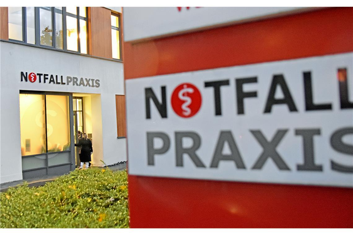 Notfallpraxis in Backnang verkürzt ihre Öffnungszeiten Patienten, die abends und an Wochenenden Hilfe brauchen, müssen sich auf längere Wartezeiten einstellen. Foto: Tobias Sellmaier