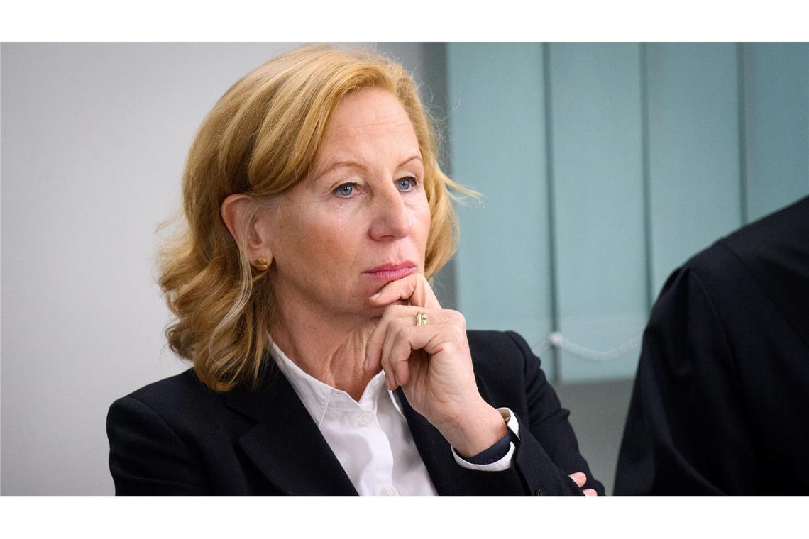 Teilerfolg vor Gericht: RBB muss Schlesinger Ruhegeld zahlen Patricia Schlesinger, ehemalige Intendantin des RBB, beim Prozess am Landgericht Berlin. (Archivbild)