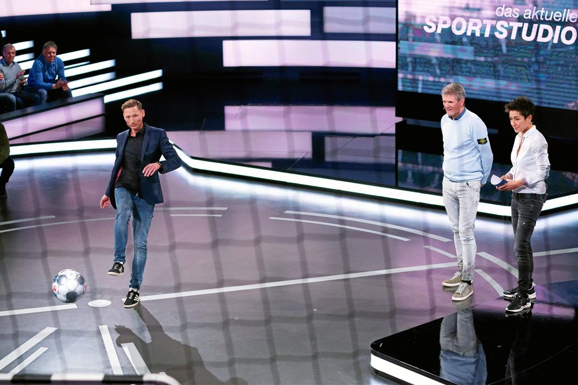 Patrick Bühler (links) hat einen Treffer im ZDF-Studio in Mainz erzielt. Foto: Imago