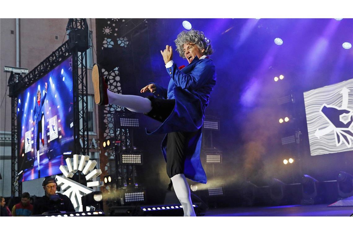 Bilder des Tages Patrick Culek "Van Airhoven" aus Deutschland rockt das Finale der Luftgitarren-WM.