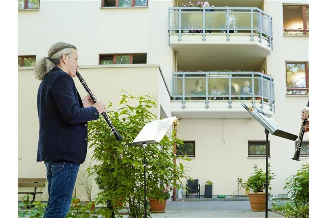 Klarinetten-Duo sorgt für Abwechslung für Senioren