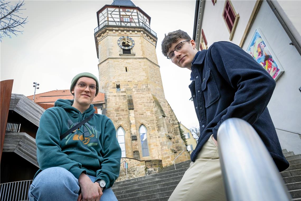 Paul Harm (links) und Paul Simon sind die neuen Jugendvertreter der Stadt Backnang. Sie setzen sich gegenüber der Verwaltung für die Themen der Jugend ein. Foto: Alexander Becher