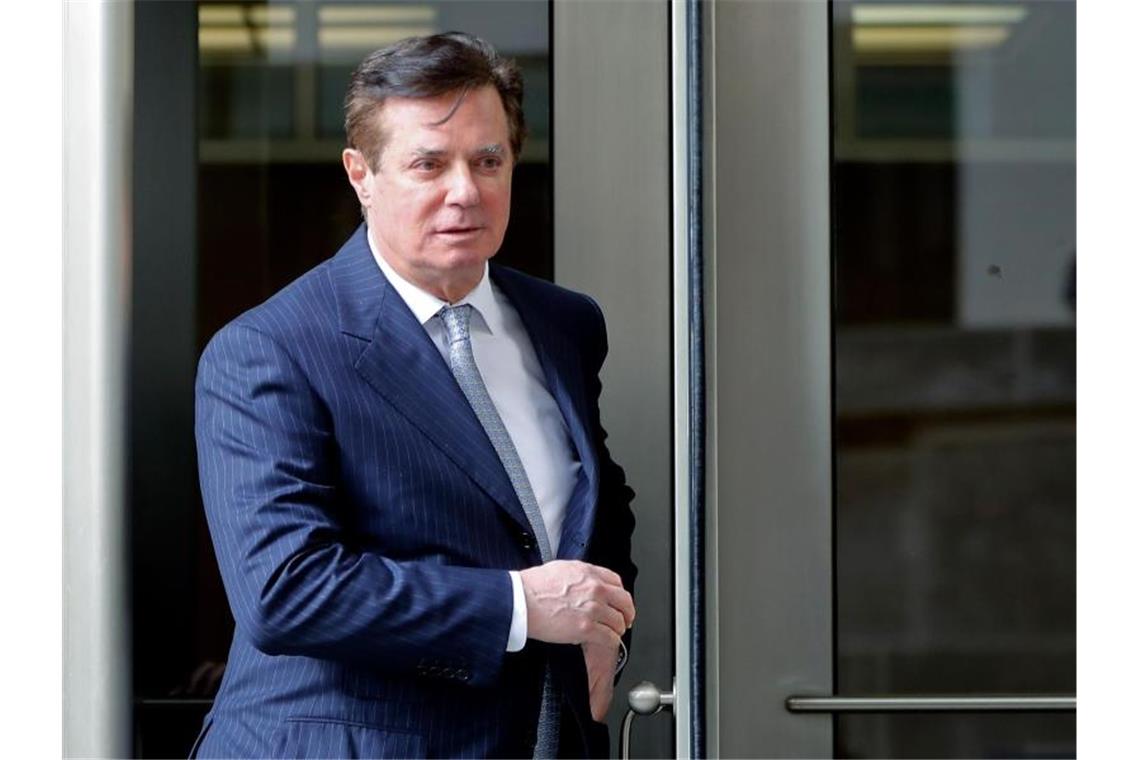 Paul Manafort, der ehemalige Wahlkampfleiter von US-Präsident Trump, verlässt ein Gericht. Foto: Pablo Martinez Monsivais/AP/dpa