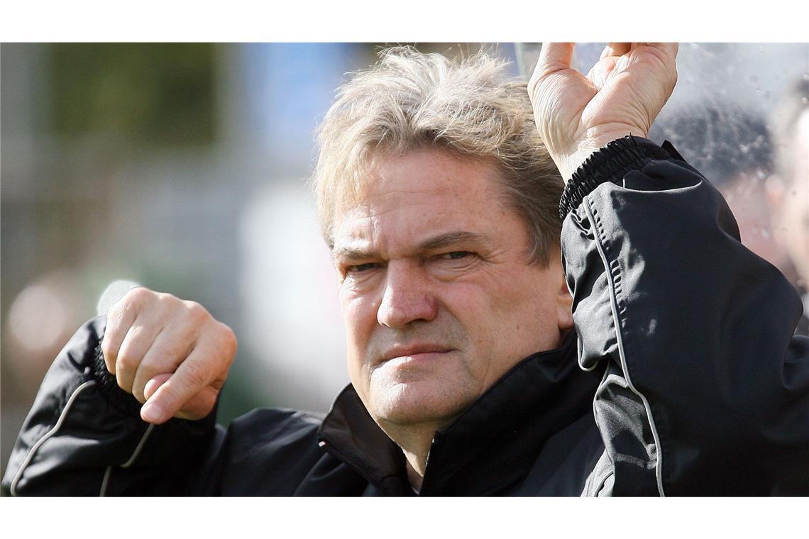 Paul Sauter  (76) gab als Trainer ein kurzes Gastspiel bei den Kickers – vom 1. Juli 1994 bis zum 26. Oktober 1994.  Für den SSV Ulm 1846 war der frühere Chefcoach der WFV-Auswahl in verschiedenen Funktionen dagegen mehrere Jahre tätig.