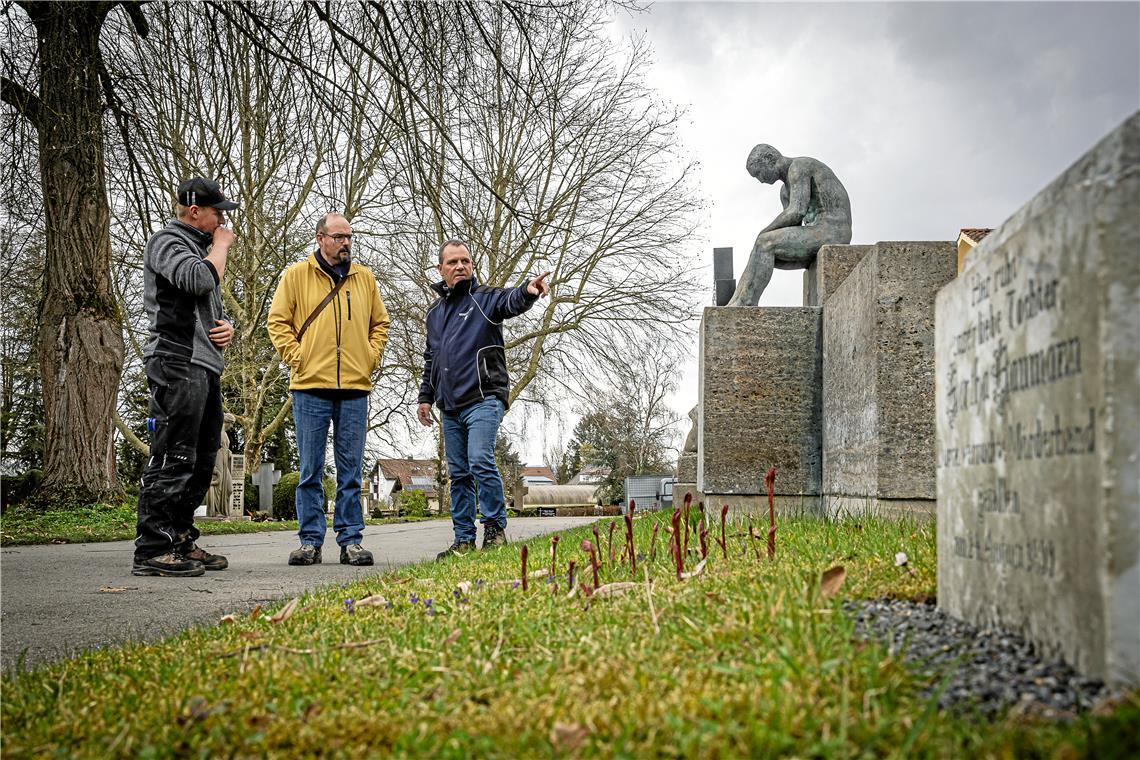 Paul Stettner, Stefan Soldner und Carl-Eugen Vogt (von links) sind neben dem Steinmetzbetrieb Axel Groß die Initiatoren des Lapidariums.