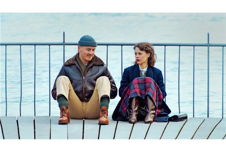 Ist er es oder ist er es nicht? Paula Beer als Julika Stiller-Tschudy,  Albrecht Schuch als James Larkin White. 
Foto: Studiocanal/epd