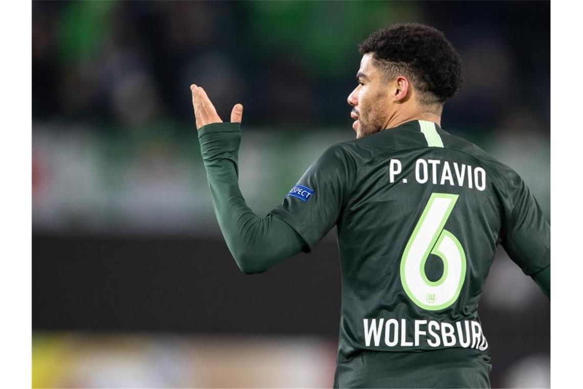 Paulo Otavio sorgte nach dem Seitenwechsel für die Wolfsburger Führung. Foto: Swen Pförtner/dpa