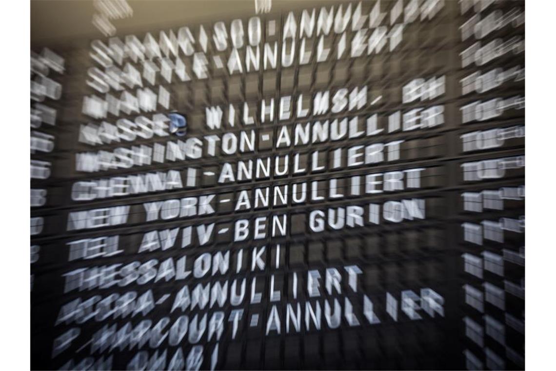 Pauschalreisende dürfen bei großer Flugverspätung auch am Abflugsort klagen, stellt der Europäische Gerichtshof klar. Foto: Frank Rumpenhorst/dpa-tmn