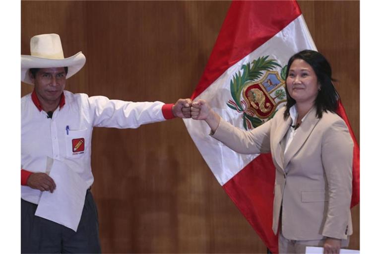 Pedro Castillo (l) tritt bei der Wahl gegen Keiko Fujimori (r) an. Foto: Martin Mejia/AP/dpa