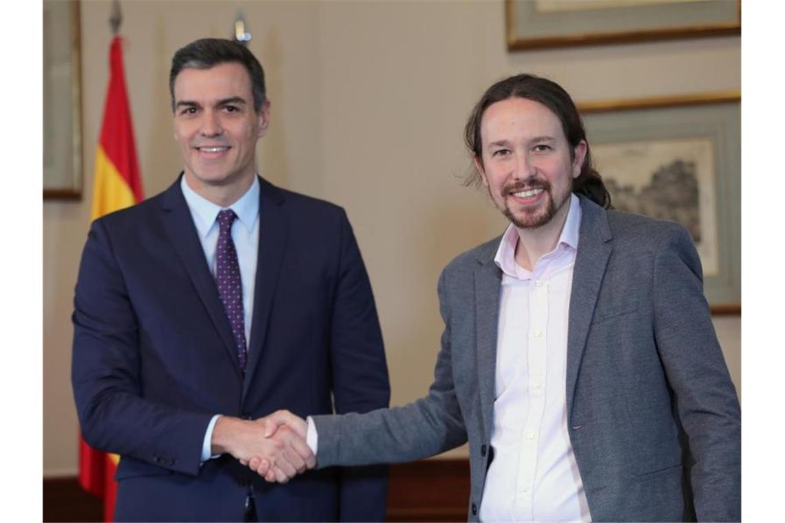 Pedro Sánchez (l), amtierender Ministerpräsident von Spanien, und Pablo Iglesias, Chef des Linksbündnisses Unidas Podemos. Foto: Jesús Hellín/Europa Press/dpa