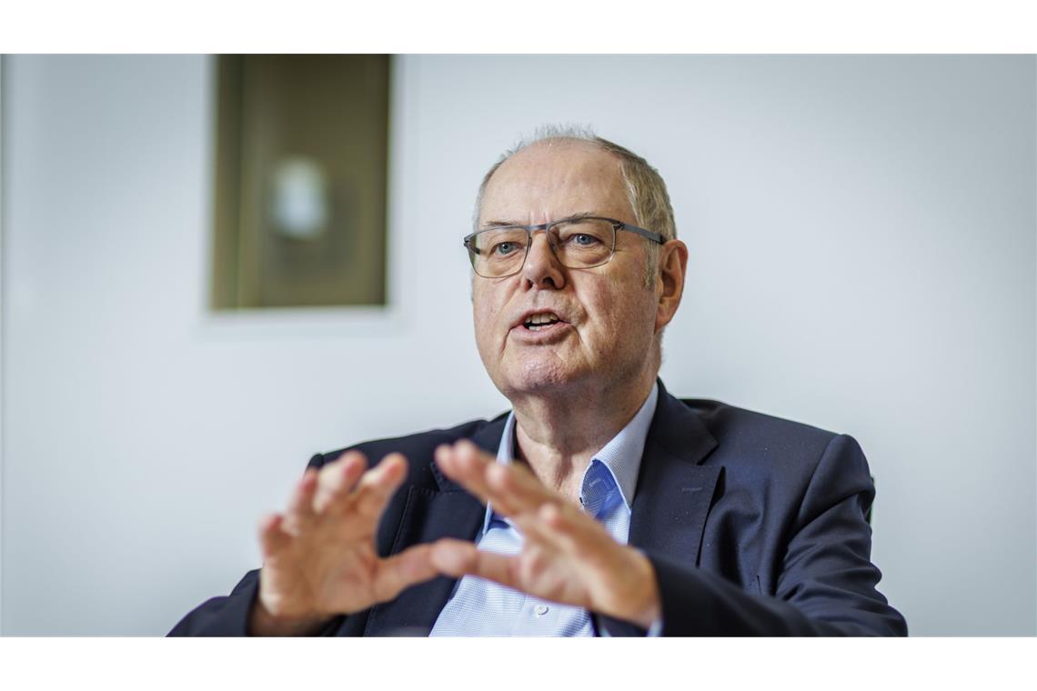 Peer Steinbrück warnt die Politik, vor der AfD in Angststarre zu verfallen.