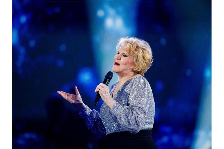 Peggy March singt bei einer TV-Aufzeichnung. Foto: Philipp von Ditfurth/dpa/Archivbild