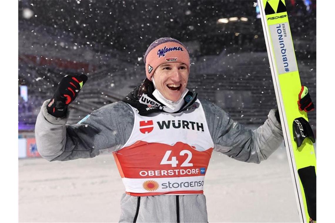 Peilt nach WM-Bronze beim Teamspringen den nächsten Coup an: Karl Geiger. Foto: Daniel Karmann/dpa