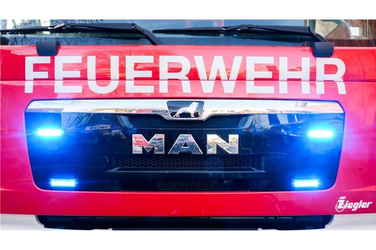 Peinliche Panne bei der Feuerwehr in Netphen: Dort wurde ein neues Gerätehaus so niedrig gebaut, dass die Wagen nicht hineinpassen. (Symbolbild)