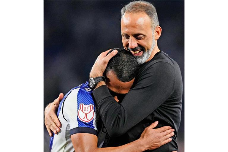 Pellegrino Matarazzo (re.) freut sich über den Finaleinzug.