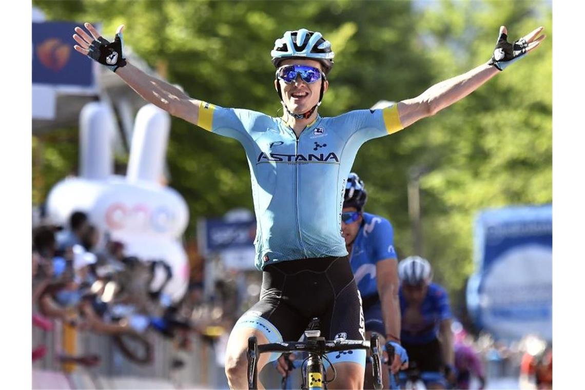 Pello Bilbao feiert seinen zweiten Etappensieg beim 102. Giro d'Italia. Foto: Fabio Ferrari/Lapresse via ZUMA Press