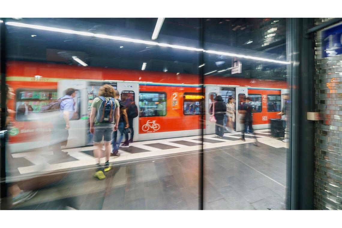 Pendeln gehört für Studenten oft zum Alltag. (Symbolbild)