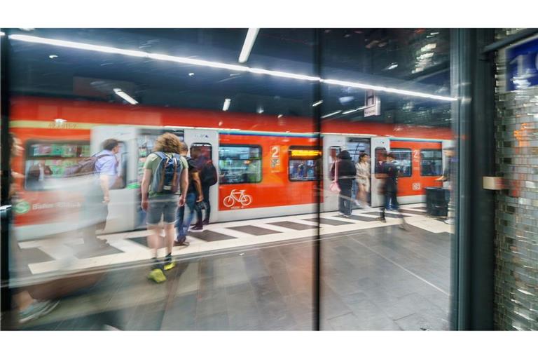 Pendeln gehört für Studenten oft zum Alltag. (Symbolbild)