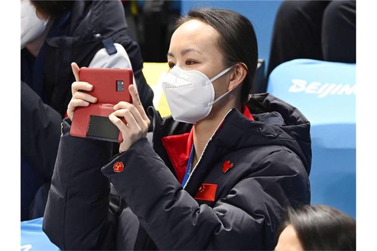 Peng Shuai schaute beim Eiskunstlaufen zu. Foto: Kyodo/dpa