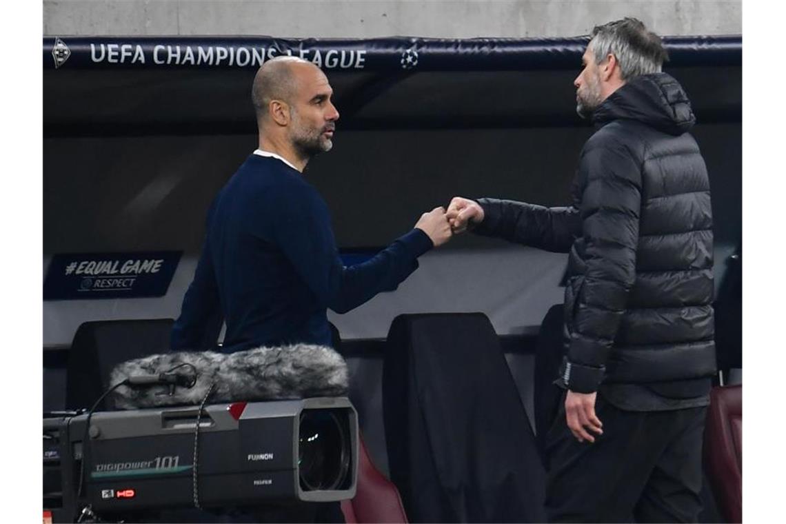 Pep Guardiola (l) war mit Manchester City für Trainerkollege Marco Rose und Borussia Mönchengladbach eine Nummer zu groß. Foto: Marton Monus/dpa