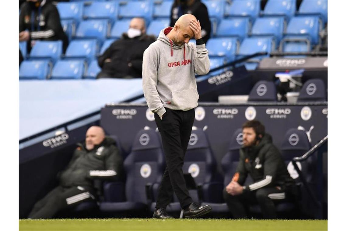 Pep Guardiola, Trainer von Manchester City, reagiert während des Spiels an der Seitenlinie auf den Rückstand. Foto: Peter Powell/PA Wire/dpa