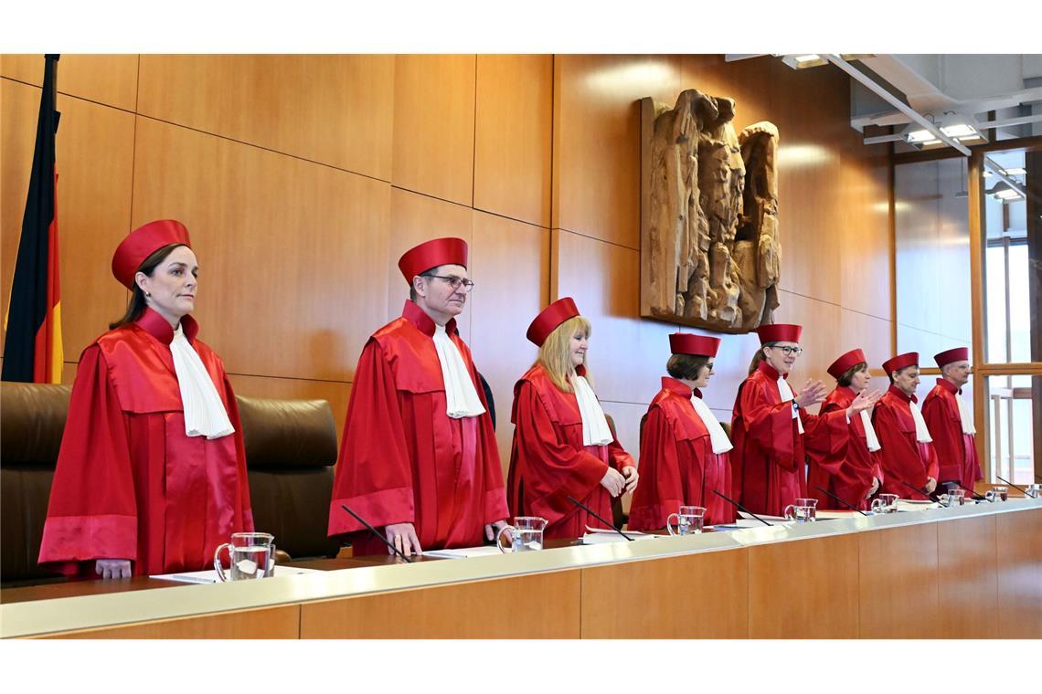 Per Eilverfahren stoppte das Bundesverfassungsgericht 2023 vorläufig das umstrittene Heizungsgesetz, nun nimmt es den Gesetzgebungsprozess ausführlich unter die Lupe.