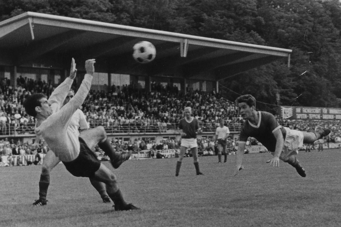 Per Flugkopfball beförderte Karl Grözinger Backnang in die Regionalliga. Ein Jahr war die TSG als Zweitligist ein Teil des deutschen Profifußballs, dann ging’s wieder zu den Amateuren. Archivfoto: BKZ
