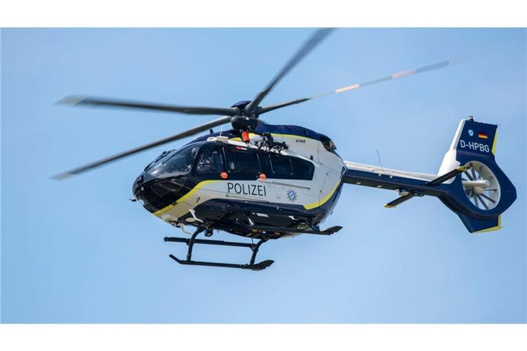 Per Hubschrauber wurde der tote 22-Jährige geborgen. (Symbolbild)