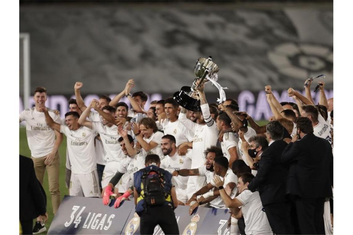 Perfekt: Real Madrid ist zum 34. Mal spanischer Fußball-Meister. Foto: Bernat Armangue/AP/dpa